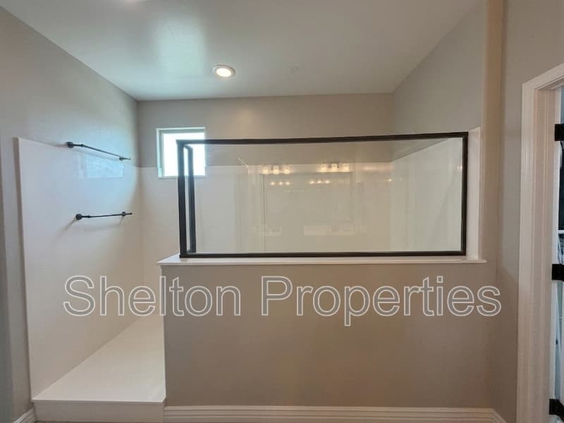 Glendale House: 5217 N 79th Dr