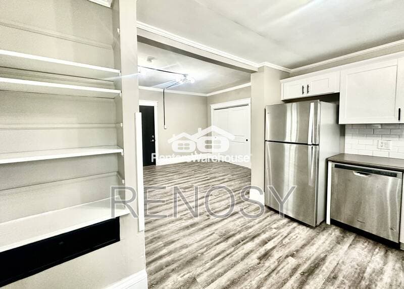 Des Moines House: 2500 Grand Ave