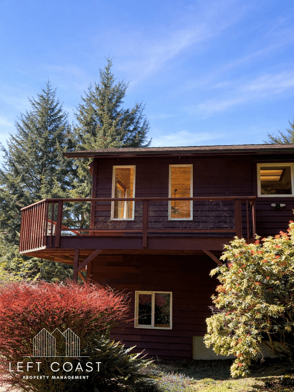 Waldport House: 7205 Southwest Burl Drive