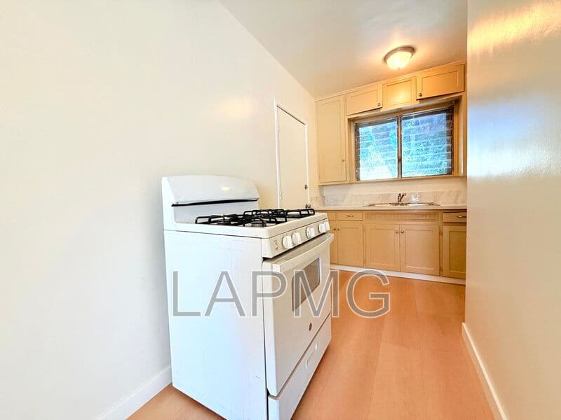 Pasadena House: 363 E. Washington Blvd.