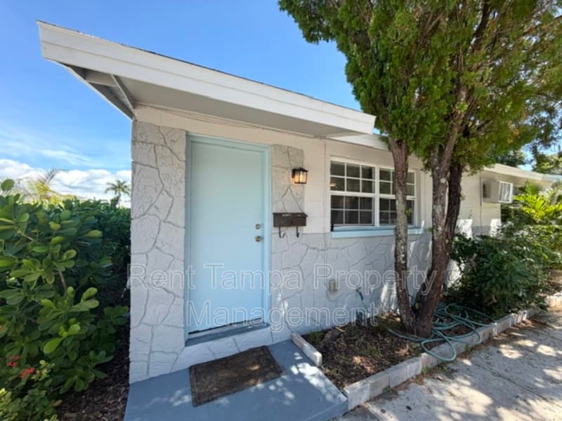 St. Petersburg Condo: 418 90th Avenue North