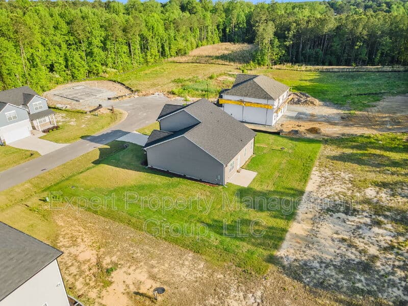 Four Oaks House: 482 Olivia Crossing Court