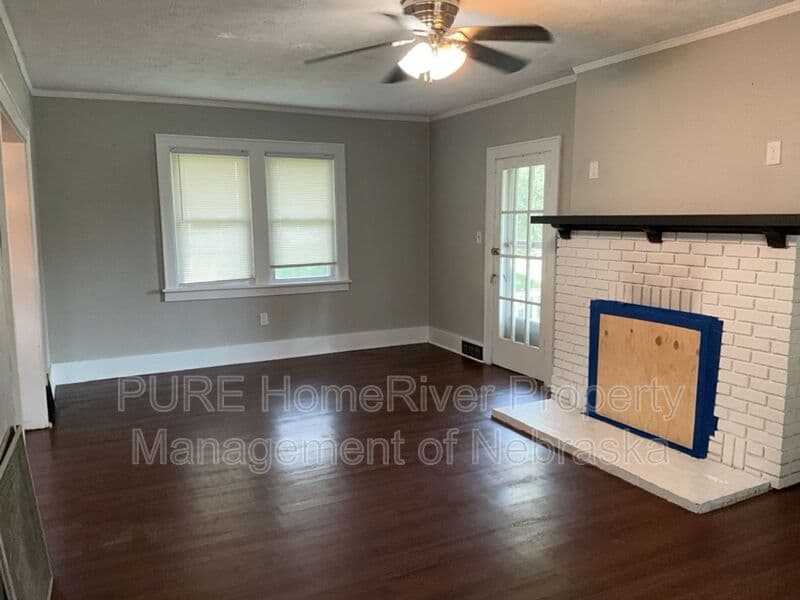 Omaha House: 1424 S 46th Street