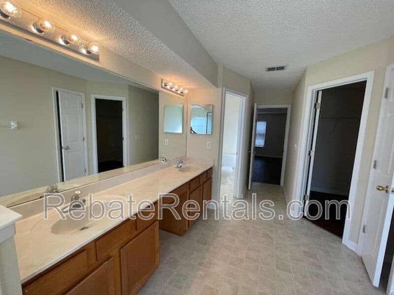 Jacksonville House: 5009 Grand Lakes Drive