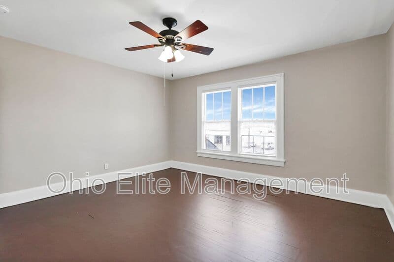 Columbus House: 2709 Sullivant Ave