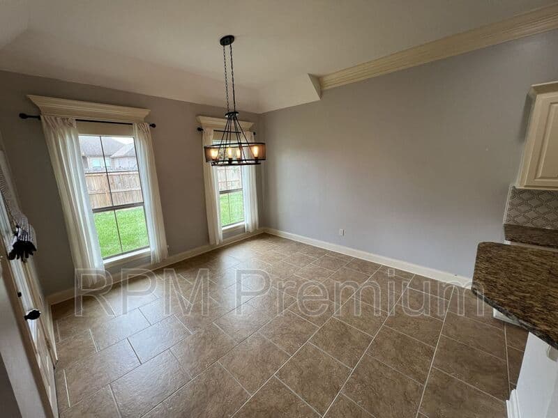 Zachary House: 7335 Oakview Dr.
