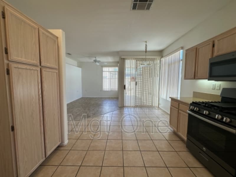 Menifee House: 27890 Blaze Ln.