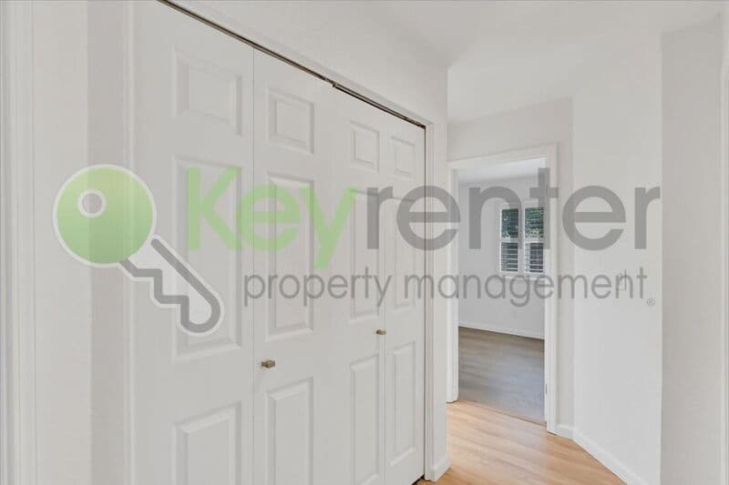 Sacramento House: 8428 Cassatt Way