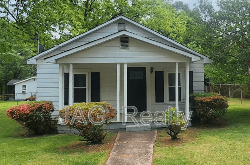 Gastonia House: 2113 1st St