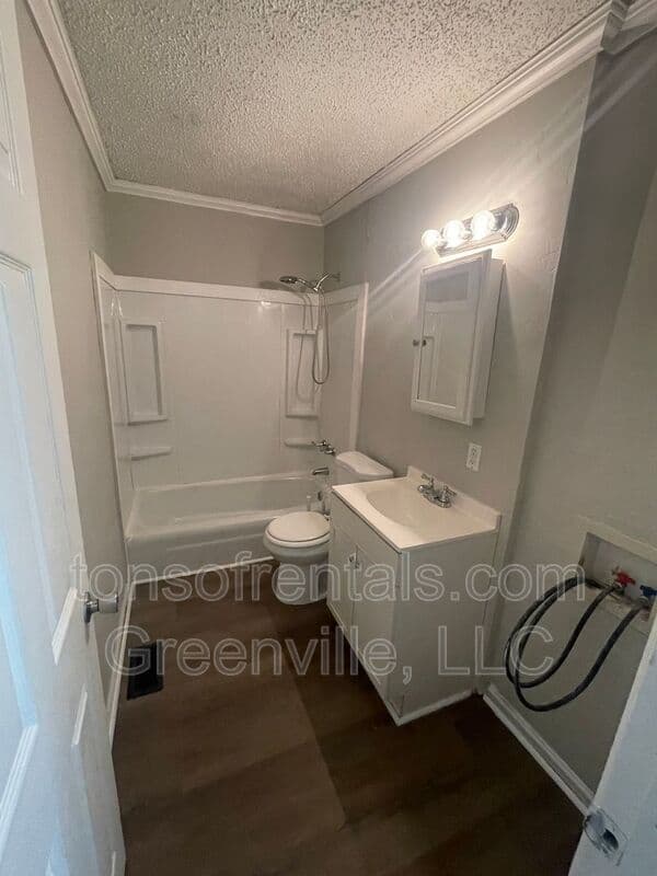 Spartanburg House: 695 Saxon Ave