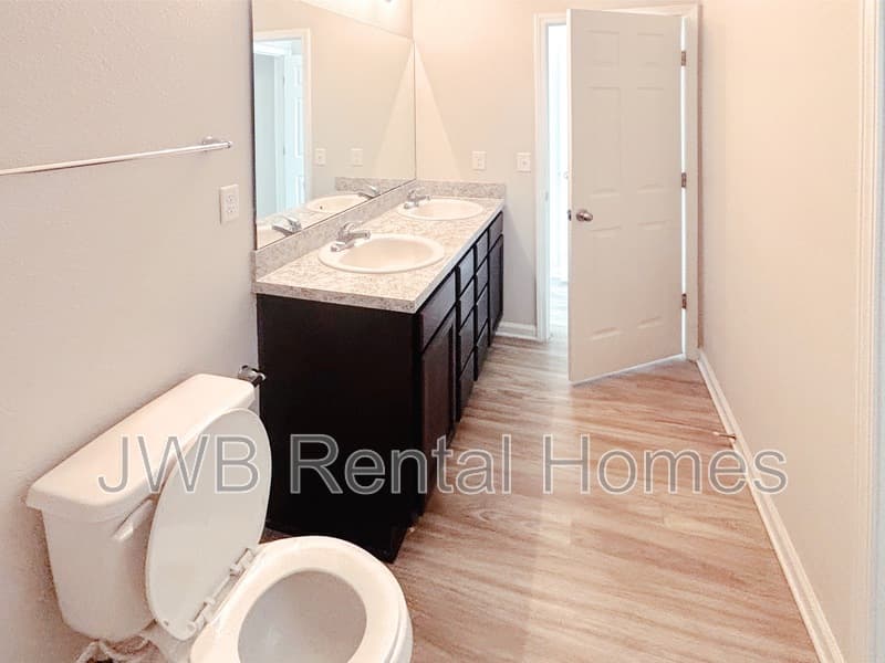 Jacksonville House: 8585 Jasper Ave