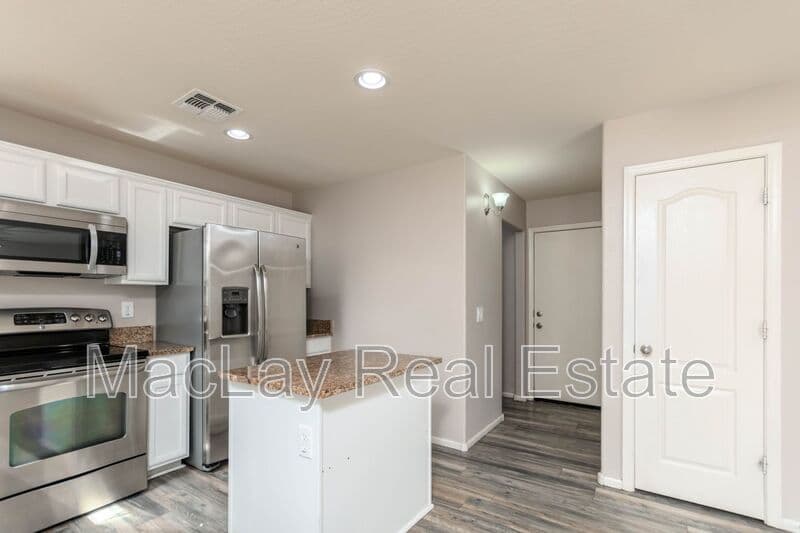 Glendale House: 7265 W Glenn Dr