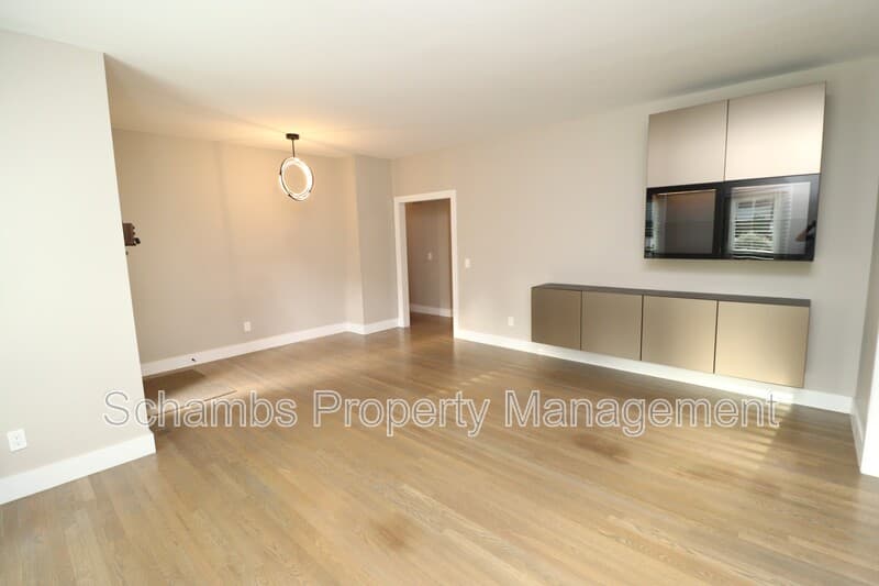 Cary House: 106 Kensbury Cir