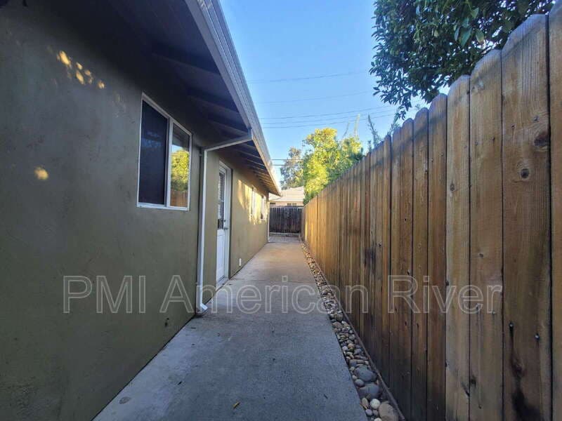 Sacramento House: 2815 Santa Buena Wy