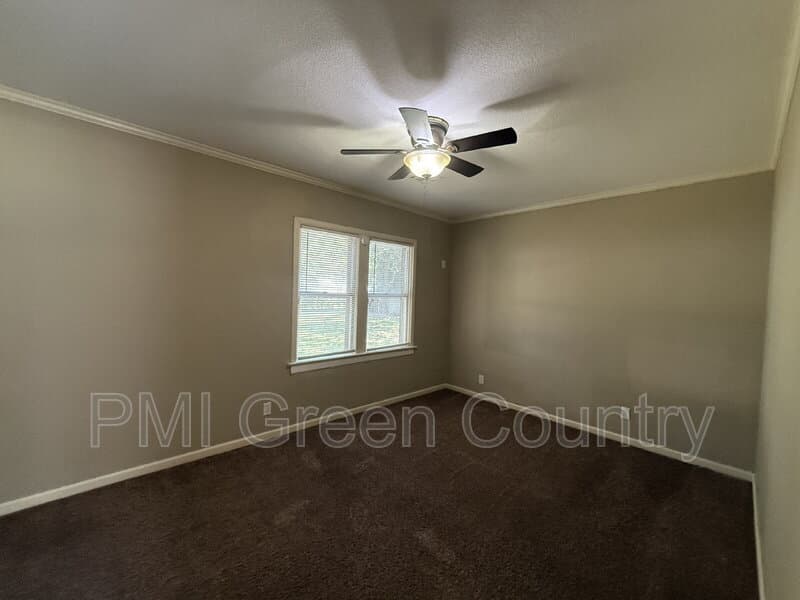 Tulsa House: 5523 S Madison Ave