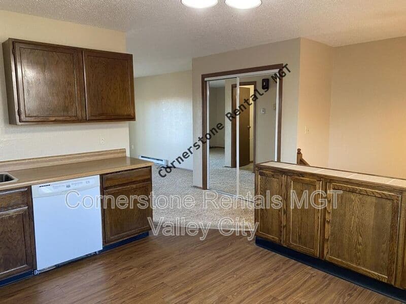 Valley City House: 940 9th Ave SE