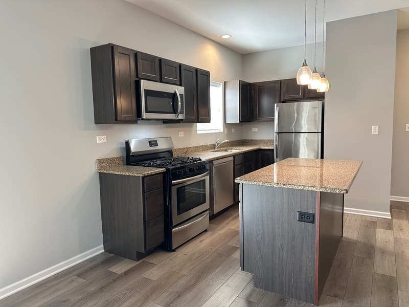 East Dundee Condo: 809 E Main St