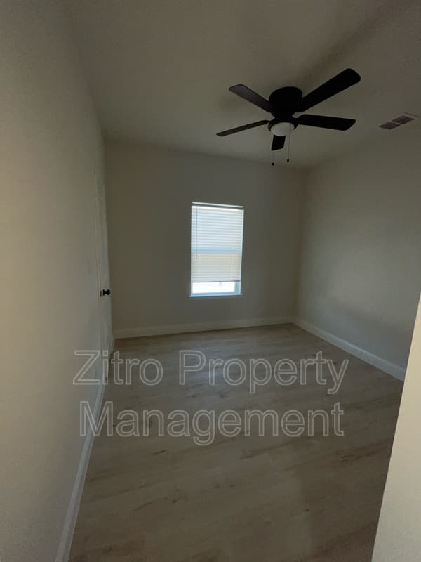 Fort Worth House: 4437 Wayside Ave