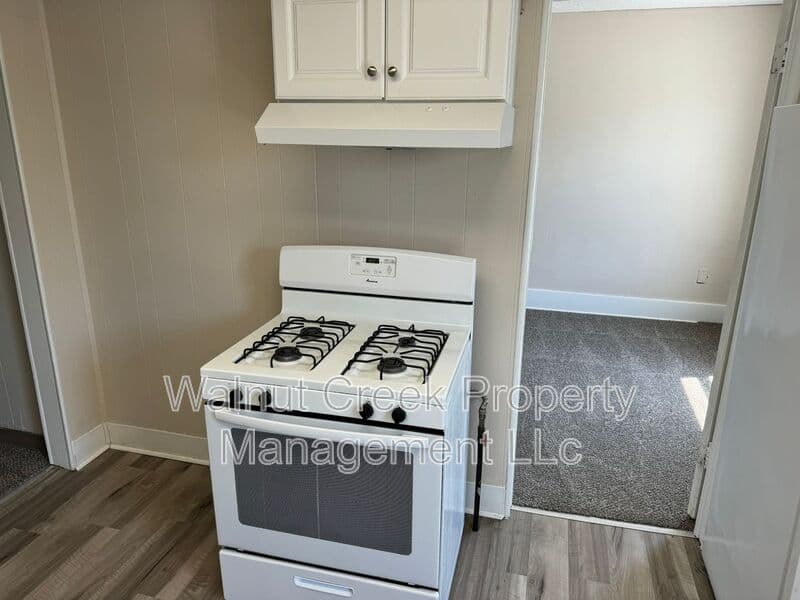 Lorain Condo: 203 Flordia