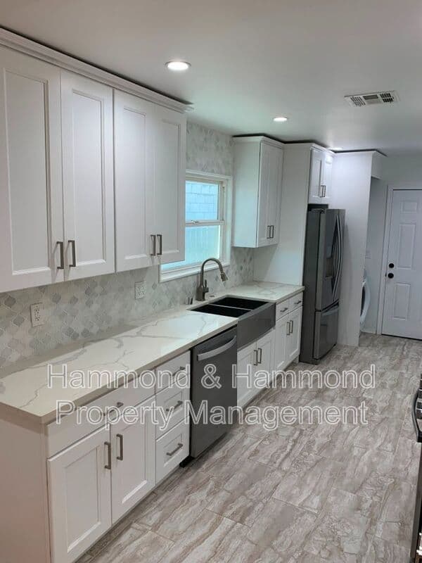 Studio City House: 12332 Laurel Terrace Dr.