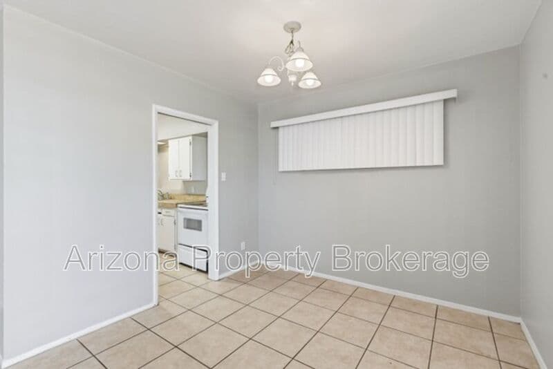 Phoenix House: 4640 E. Oak St.
