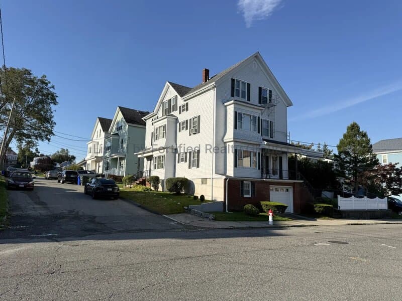 Fall River Condo: 575 Mount Hope Ave