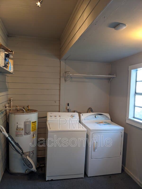 Jacksonville House: 1211 Hollywood Ave
