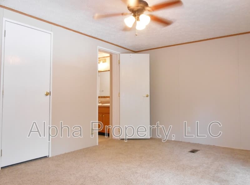 Spartanburg House: 1301 Carolina Country Club Road