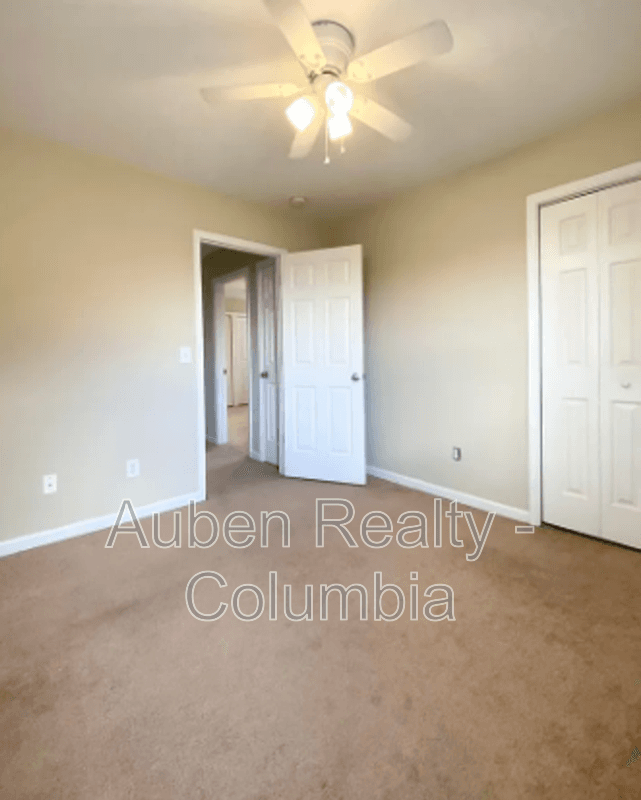 Columbia House: 537 S Bull St