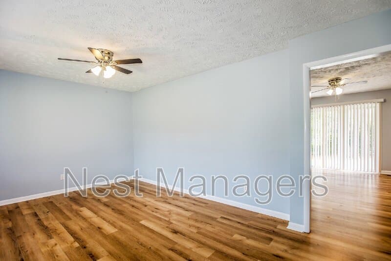 Fayetteville House: 124 Golf Drive
