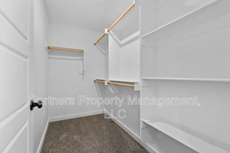 Centerton House: 881 Ventnor Avenue