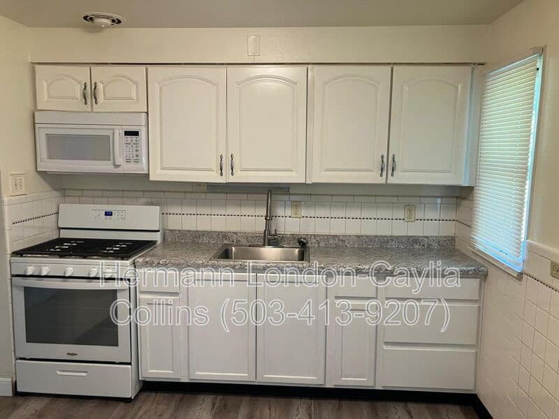 Saint Louis House: 9859 Vickie Pl
