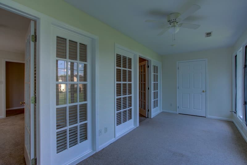 Lancaster House: 103 Black Oak Drive