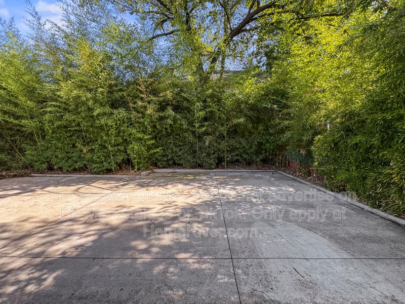 Dallas House: 1124 E 11th St