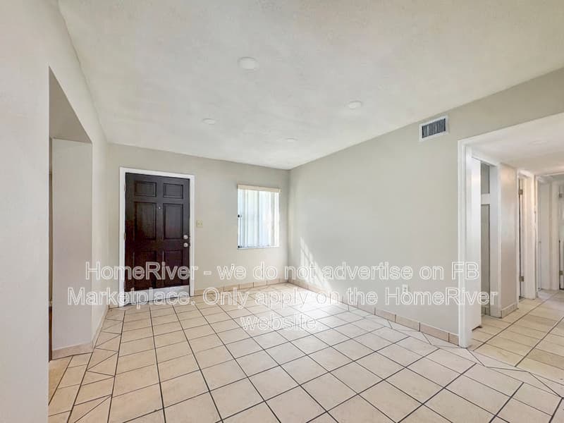 Leesburg House: 1316 Dora Dr
