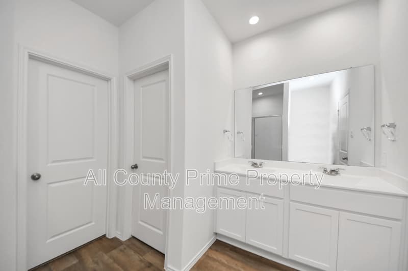 Fulshear House: 31303 Heddington Ln