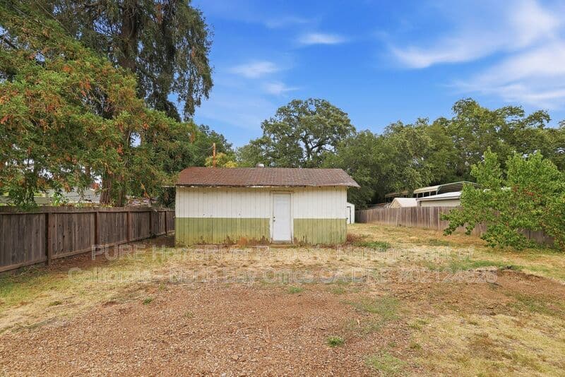Cloverdale House: 1040 South Cloverdale Blvd