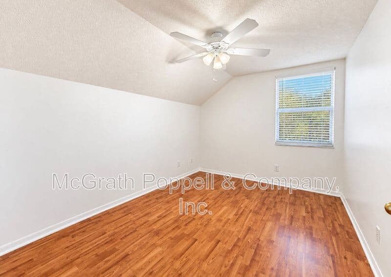 VALRICO House: 516 CAPE COD CIR