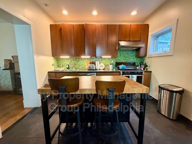 Philadelphia House: 15 West Abington Ave