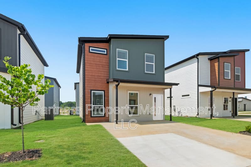 Centerton House: 881 Ventnor Avenue
