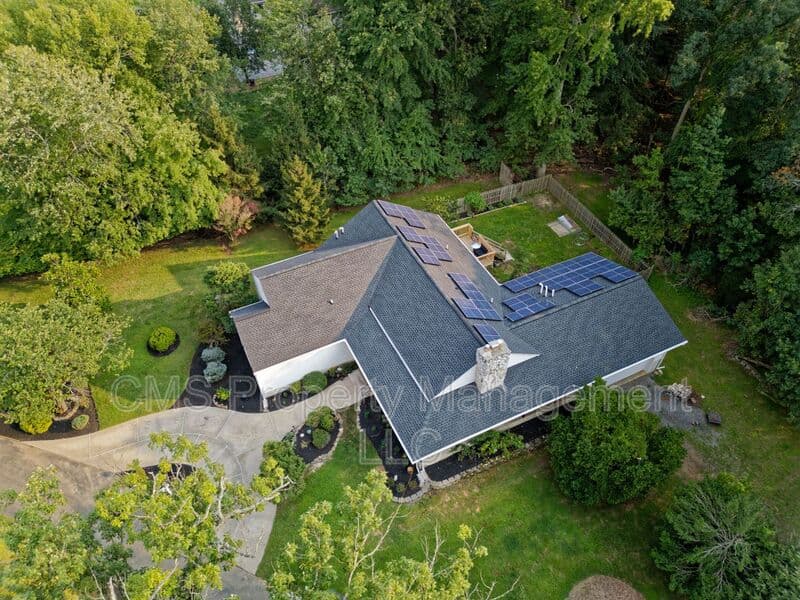 Morganville House: 17 Bauers Ln