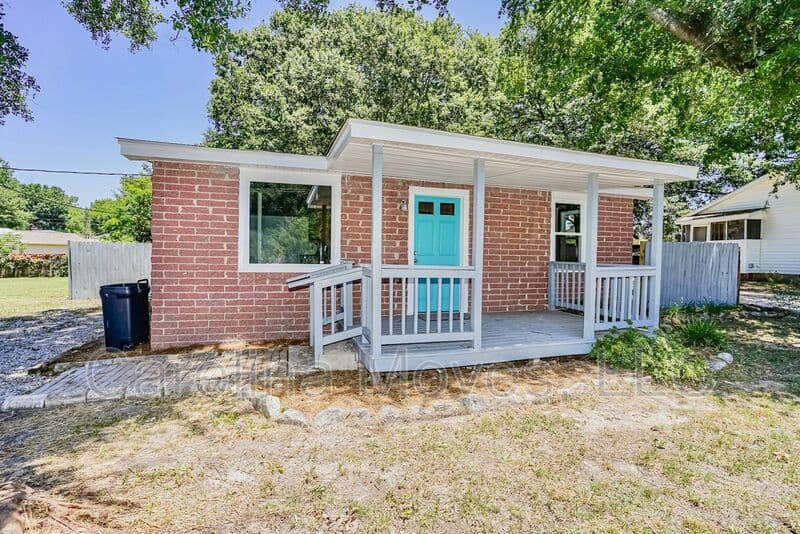 Taylors House: 205 Brushy Creek Road