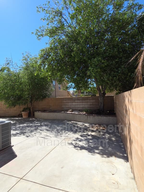 Eastvale House: 6563 Peridot Ct