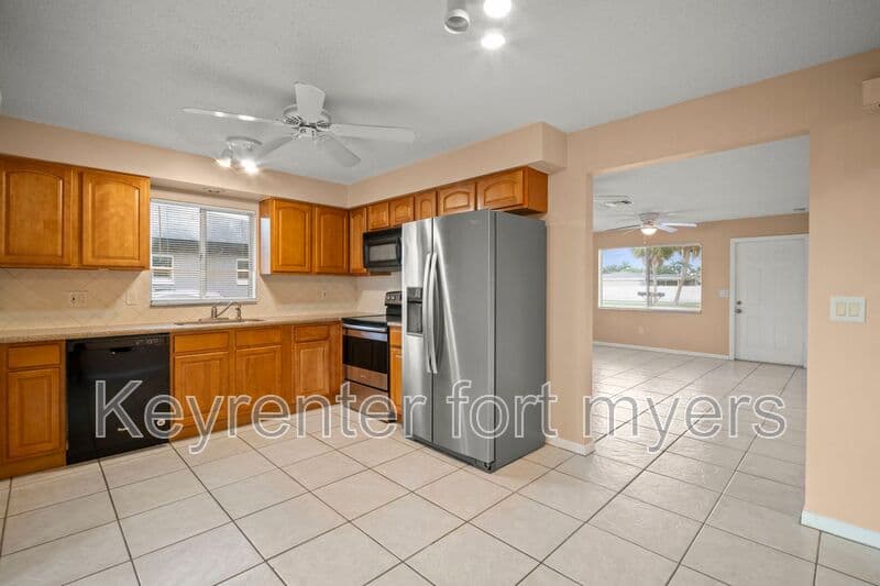 Cape Coral House: 4406 Santa Barbara Blvd
