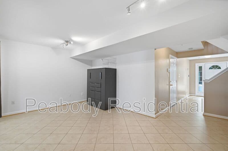 Sterling House: 46670 Cavendish Sq