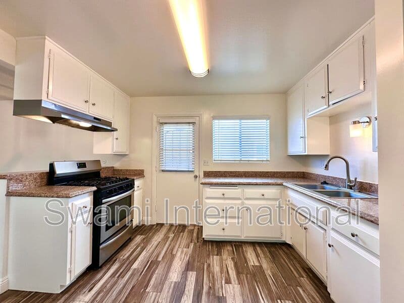 Lomita House: 25530 Oak St.