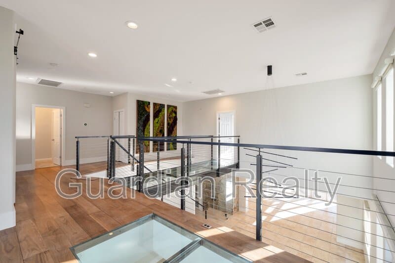 Henderson House: 2485 Sturrock Dr