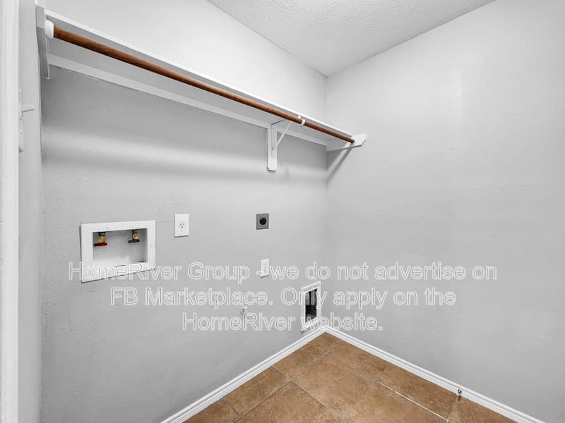 Houston House: 426 Canton Bluff Ln
