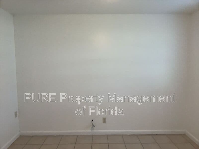 Ocala House: 5714 SE 4th Street