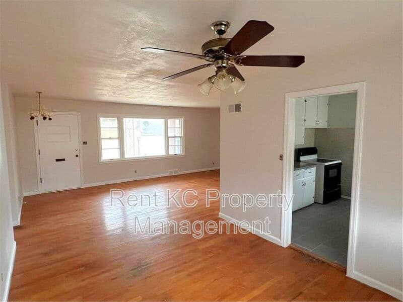 Kansas City House: 800 E 75th Terrace